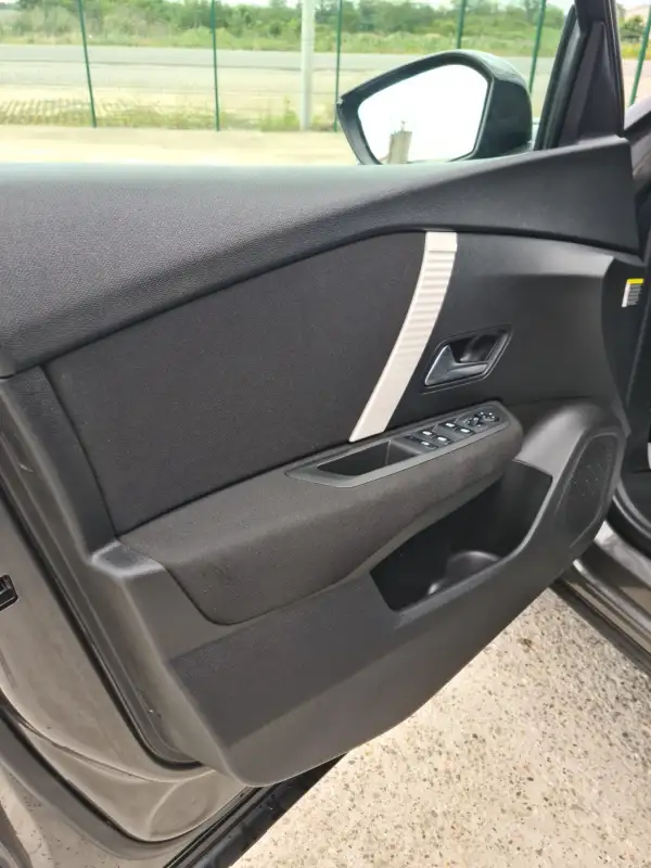 Citroen C4 Feel 2021. godište - Slika 10