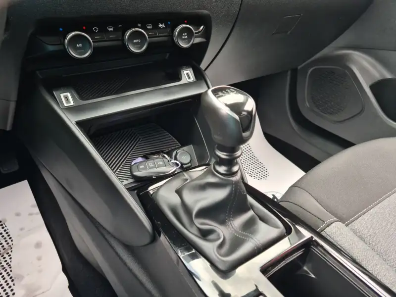 Citroen C4 Feel 2021. godište - Slika 17