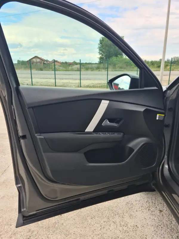 Citroen C4 Feel 2021. godište - Slika 9