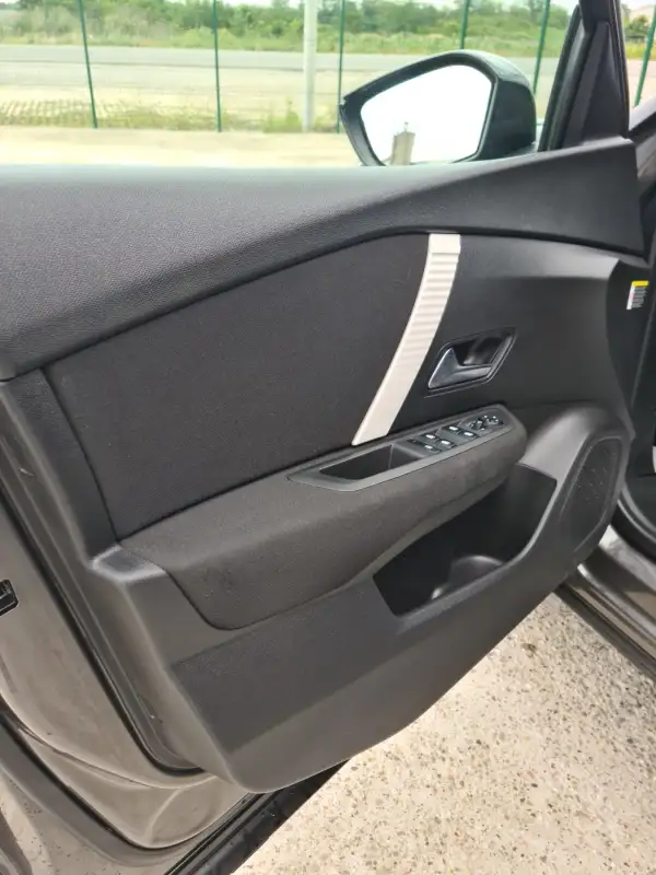 Citroen C4 Feel 2021. godište - Slika 10