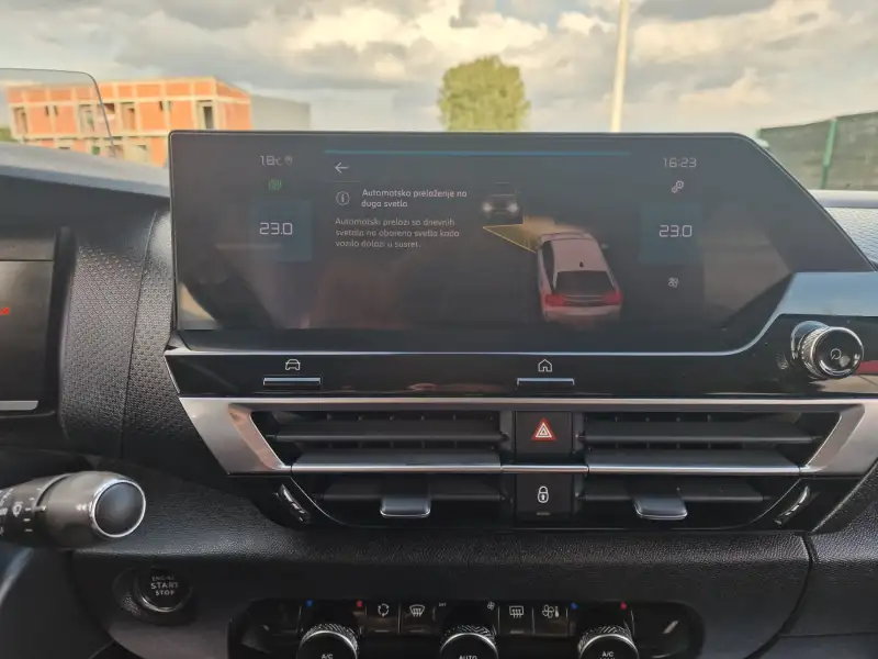 Citroen C4 Shine 2021. godište - Slika 25