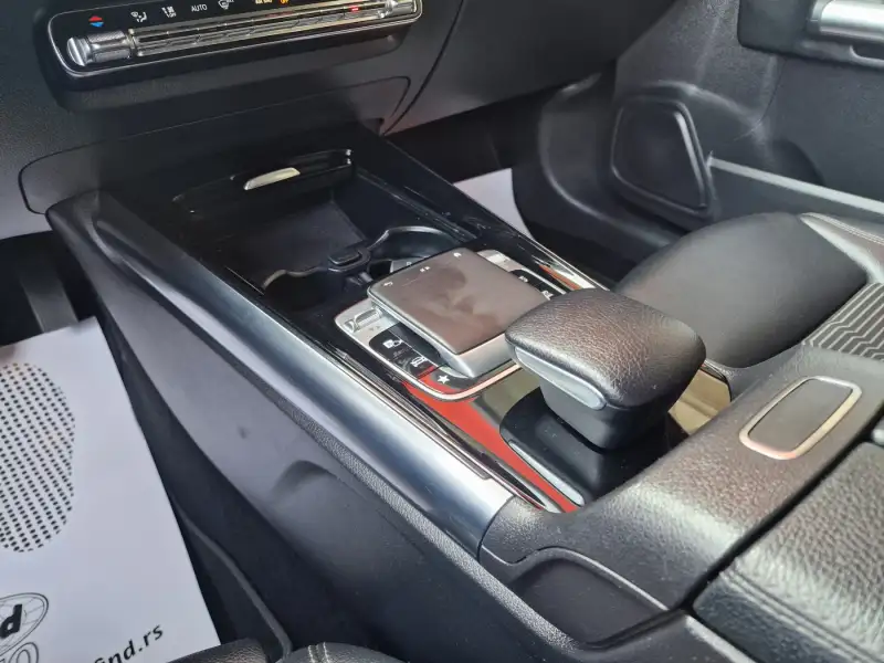 Mercedes B 180 2019. godište - Slika 20