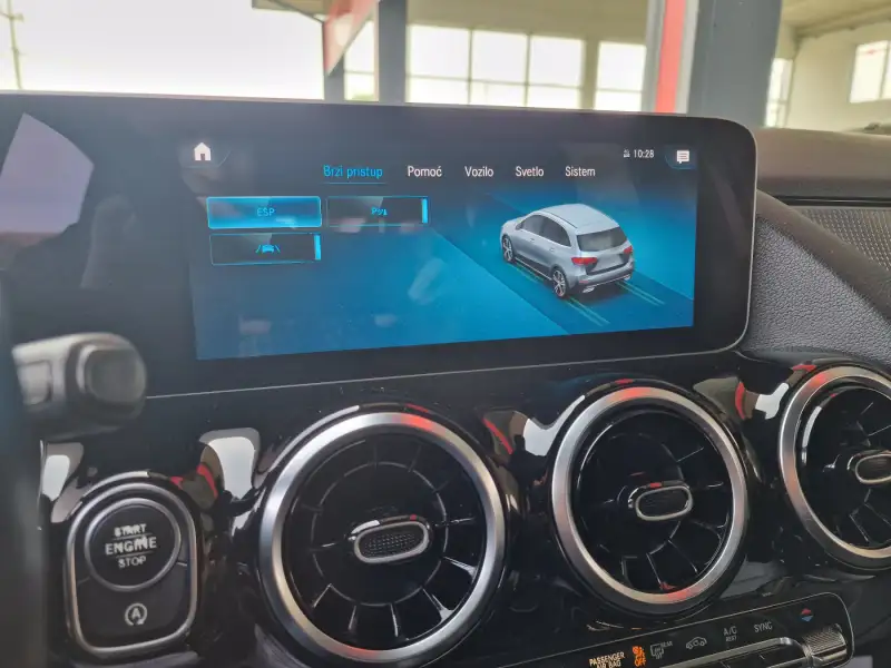 Mercedes B 180 2019. godište - Slika 25