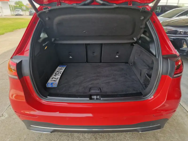 Mercedes B 180 2019. godište - Slika 35