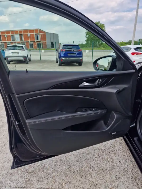 Opel Insignia Grand Sport 2021. godište - Slika 9