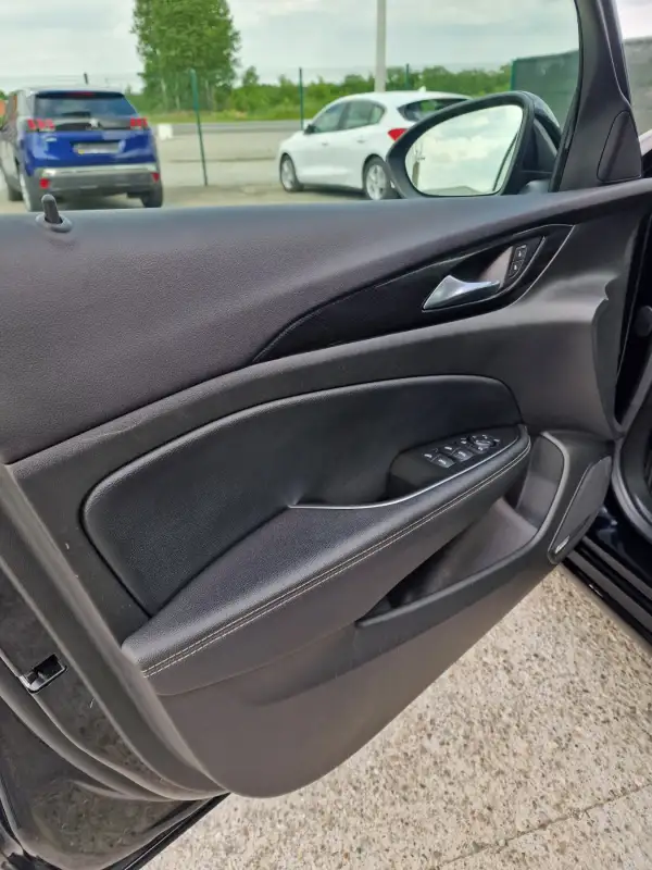 Opel Insignia Grand Sport 2021. godište - Slika 10