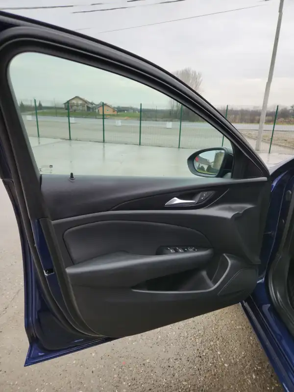 Opel Insignia Grand Sport 2022. godište - Slika 9