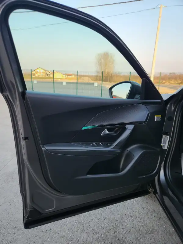 Peugeot 2008 ALLURE 2021. godište - Slika 9