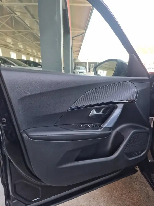 Peugeot 2008 ALLURE Benzin 2020. godište - Slika 9