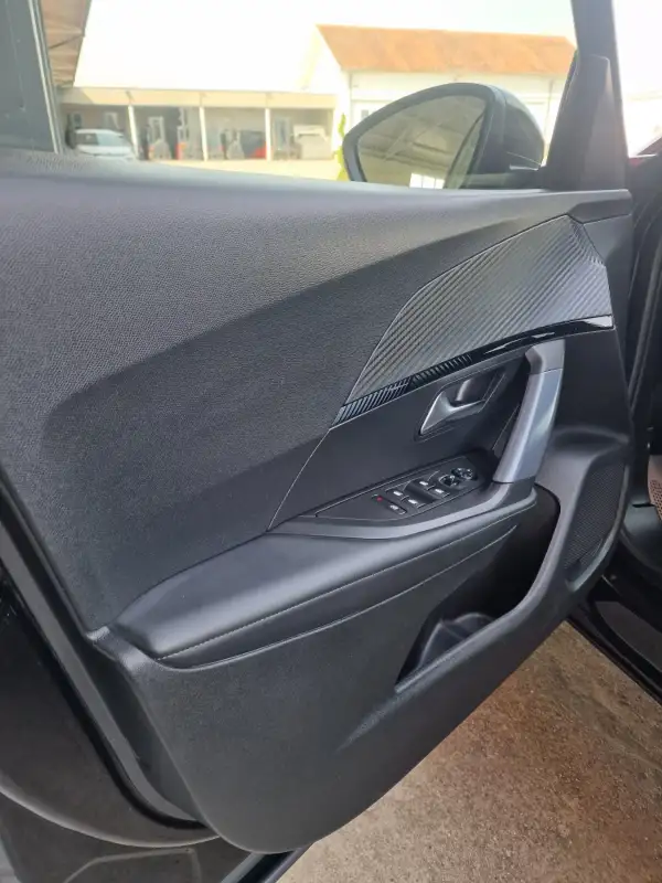 Peugeot 2008 ALLURE Benzin 2020. godište - Slika 10
