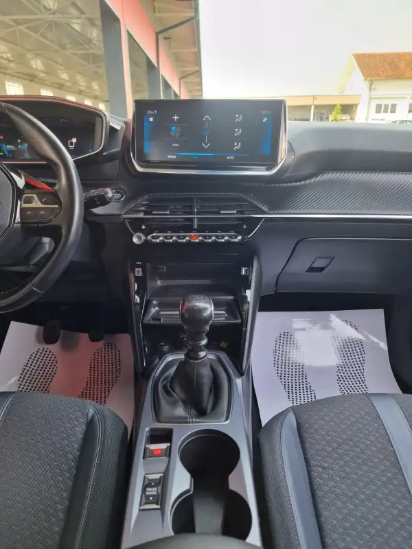 Peugeot 2008 ALLURE Benzin 2020. godište - Slika 15