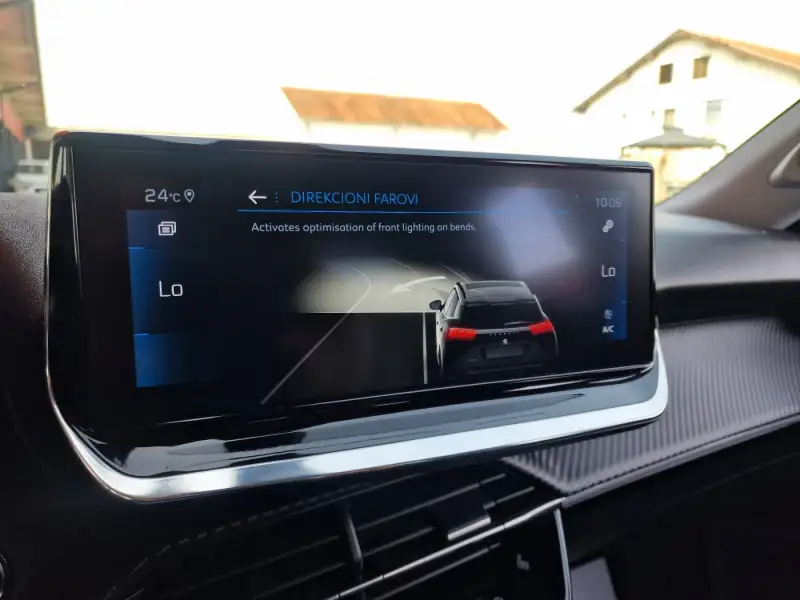 Peugeot 2008 ALLURE Benzin 2020. godište - Slika 24