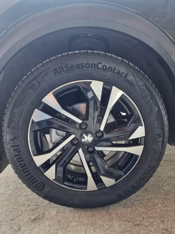Peugeot 2008 ALLURE Benzin 2020. godište - Slika 30