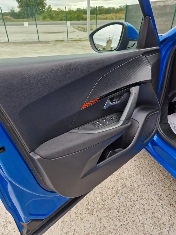 Peugeot 2008 Dizel 2021. godište - Slika 10