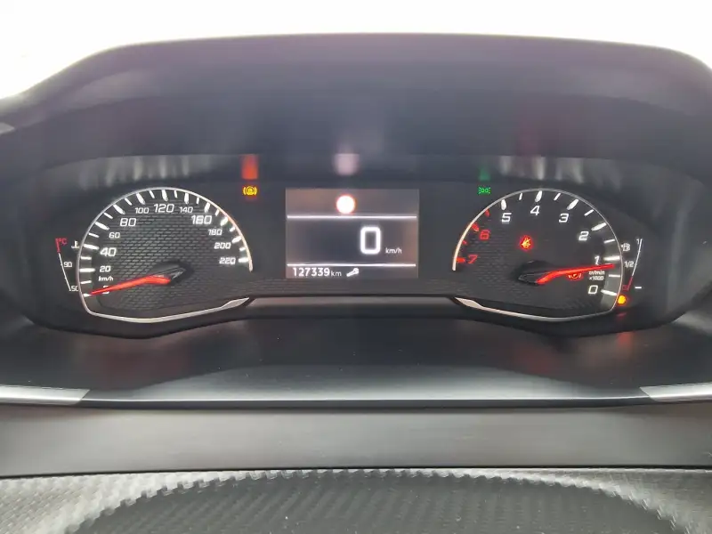 Peugeot 2008 Dizel 2021. godište - Slika 16
