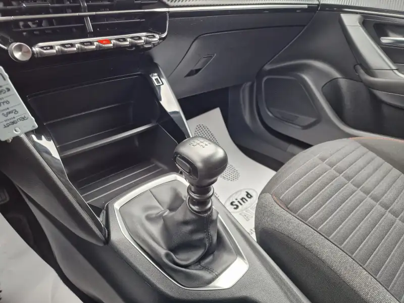 Peugeot 2008 Dizel 2021. godište - Slika 17