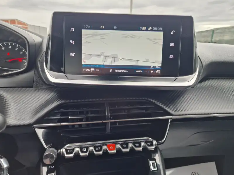 Peugeot 2008 Dizel 2021. godište - Slika 18