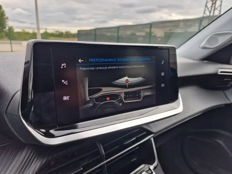 Peugeot 2008 Dizel 2021. godište - Slika 24