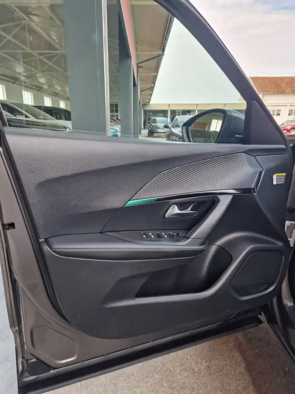 Peugeot 2008 ALLURE Dizel 2021. godište - Slika 9