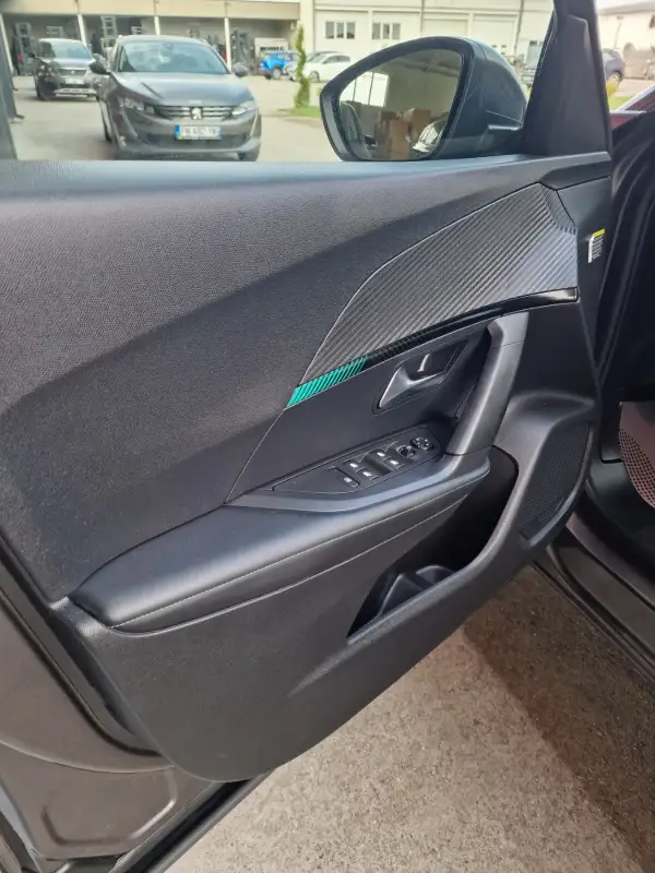 Peugeot 2008 ALLURE Dizel 2021. godište - Slika 10