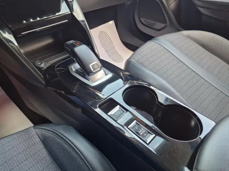 Peugeot 2008 ALLURE Dizel 2021. godište - Slika 13