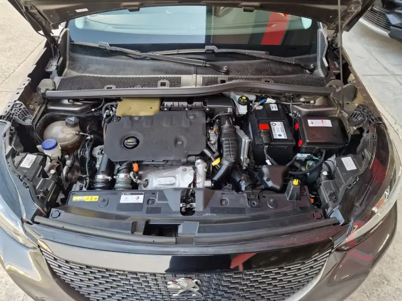 Peugeot 2008 ALLURE Dizel 2021. godište - Slika 26