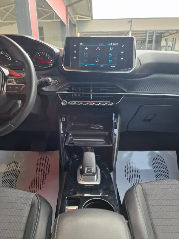 Peugeot 2008 ALLURE Dizel 2021. godište - Slika 30