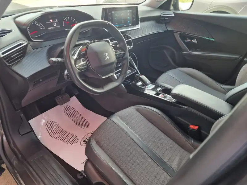Peugeot 2008 ALLURE Dizel 2021. godište - Slika 31