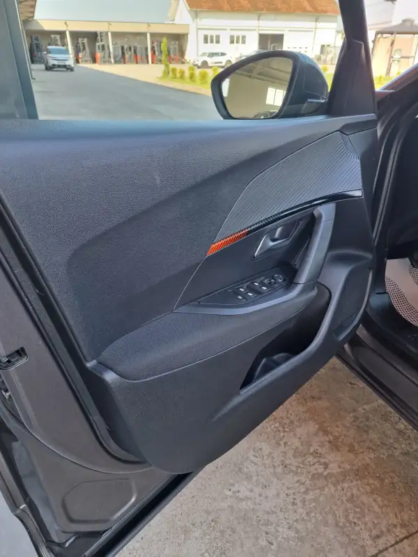 Peugeot 2008 2021. godište - Slika 10