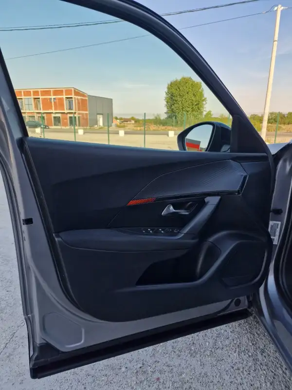 Peugeot 2008 Dizel 2021. godište - Slika 9