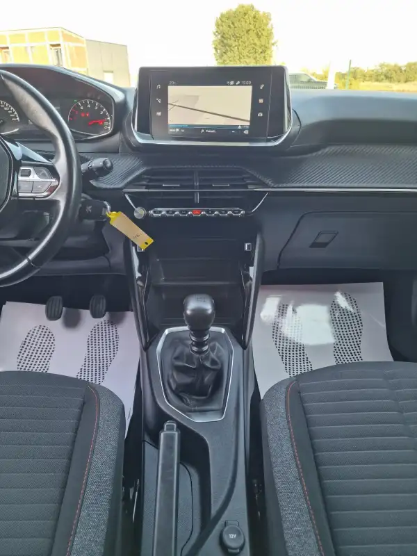 Peugeot 2008 Dizel 2021. godište - Slika 15