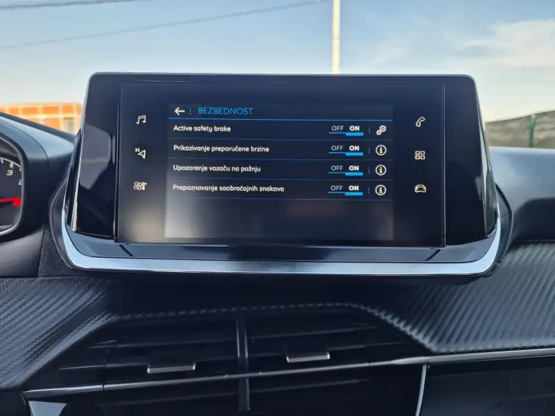 Peugeot 2008 Dizel 2021. godište - Slika 23