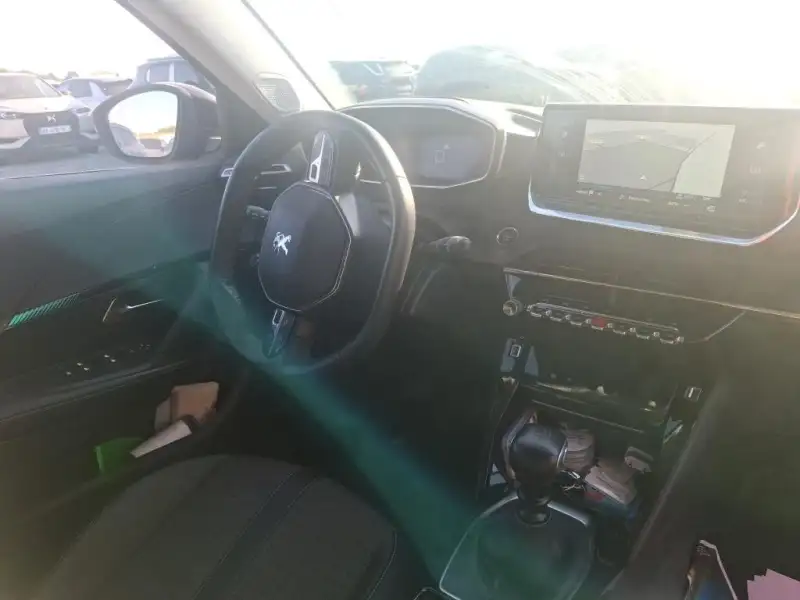 Peugeot 2008 ALLURE Benzin 2021. godište - Slika 2
