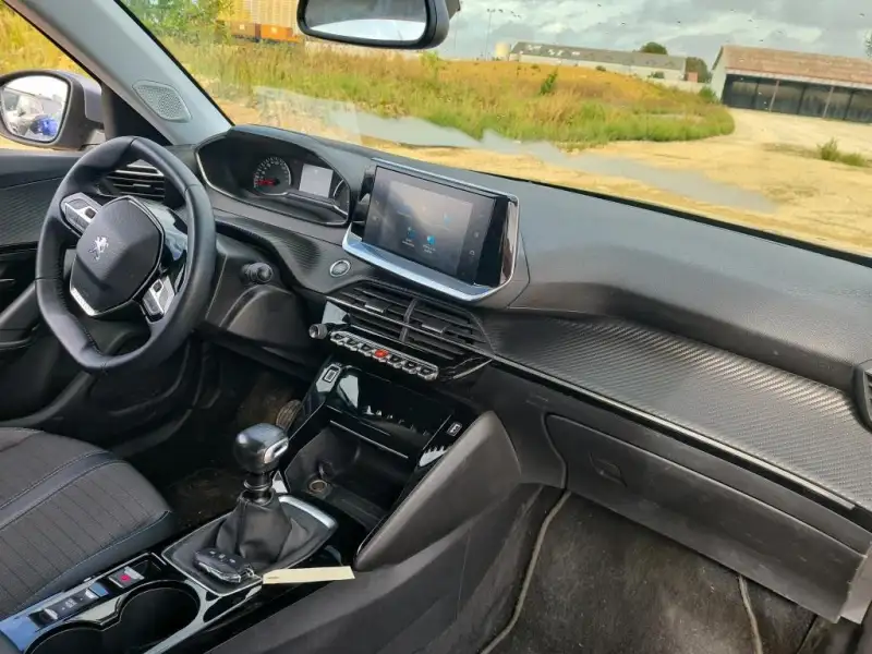 Peugeot 2008 ALLURE Benzin 2021. godište - Slika 2
