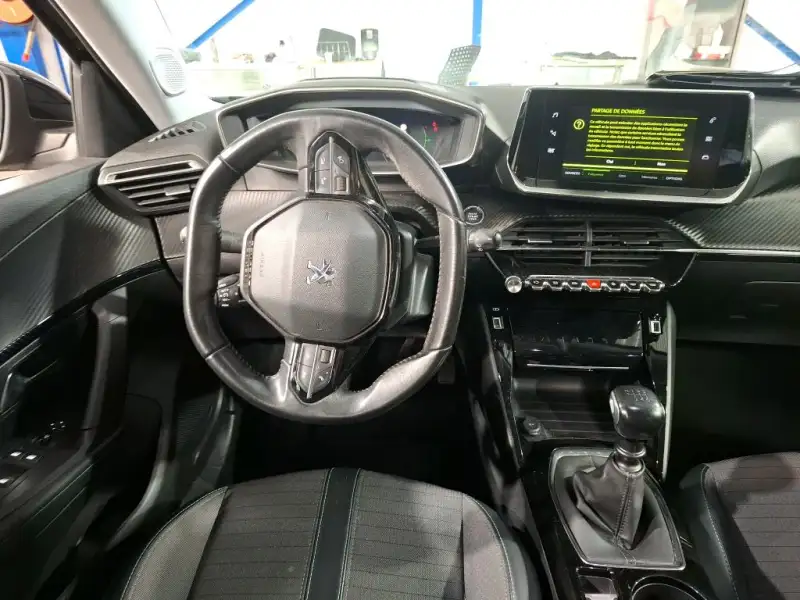 Peugeot 2008 Benzin 2022. godište - Slika 2