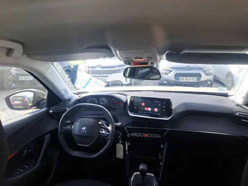 Peugeot 2008 Benzin 2022. godište - Slika 2