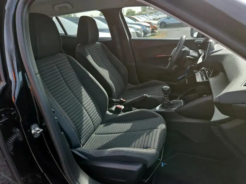 Peugeot 2008 Benzin 2022. godište - Slika 2