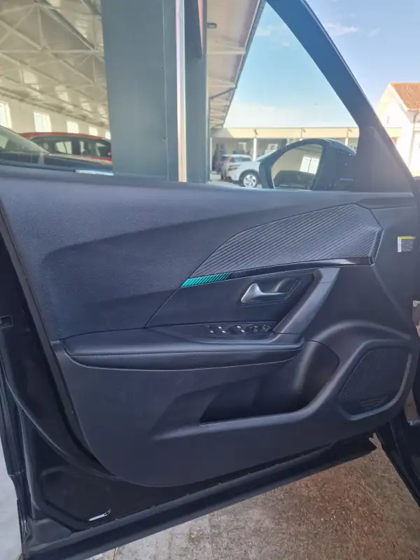 Peugeot 2008 ALLURE Benzin 2022. godište - Slika 9