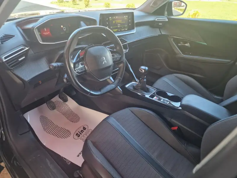 Peugeot 2008 ALLURE Benzin 2022. godište - Slika 11