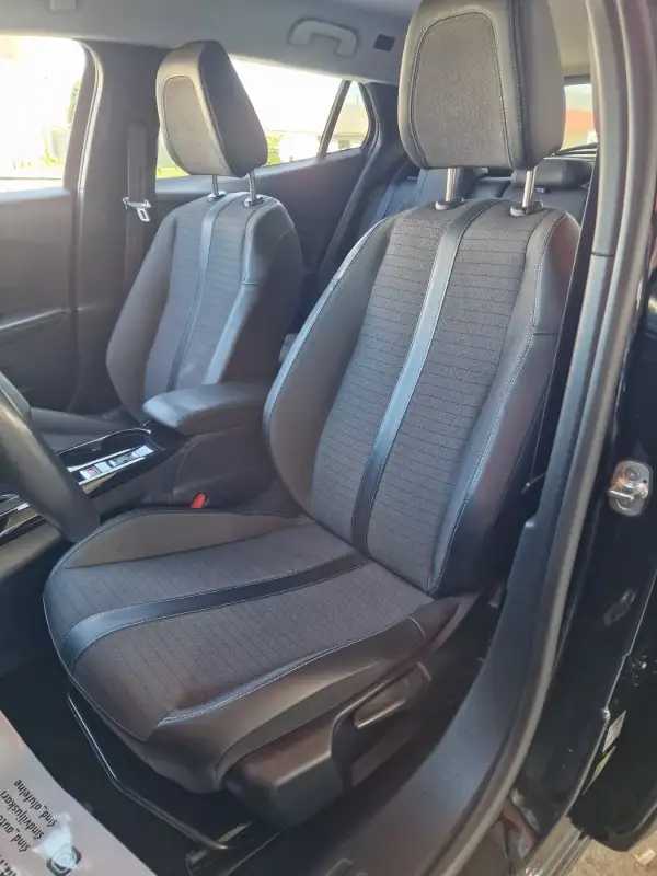 Peugeot 2008 ALLURE Benzin 2022. godište - Slika 12