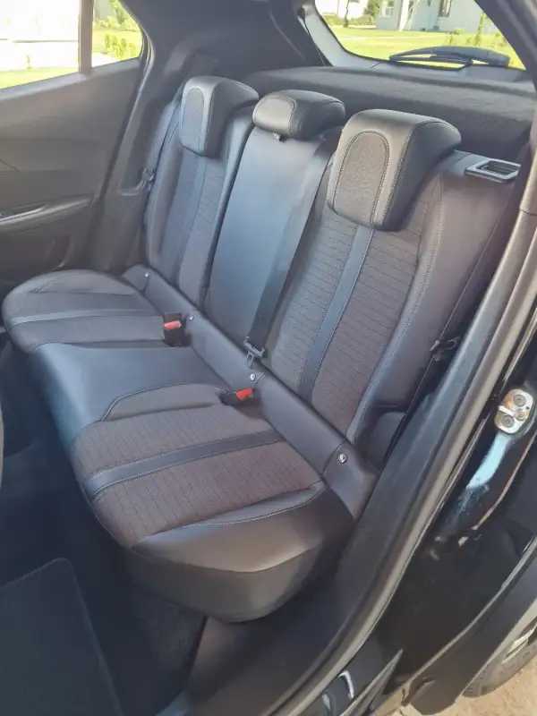 Peugeot 2008 ALLURE Benzin 2022. godište - Slika 13