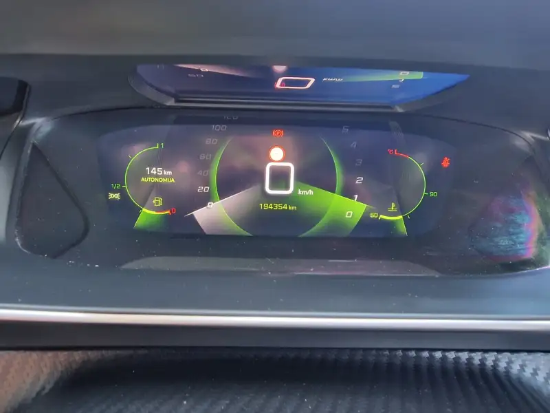 Peugeot 2008 ALLURE Benzin 2022. godište - Slika 17