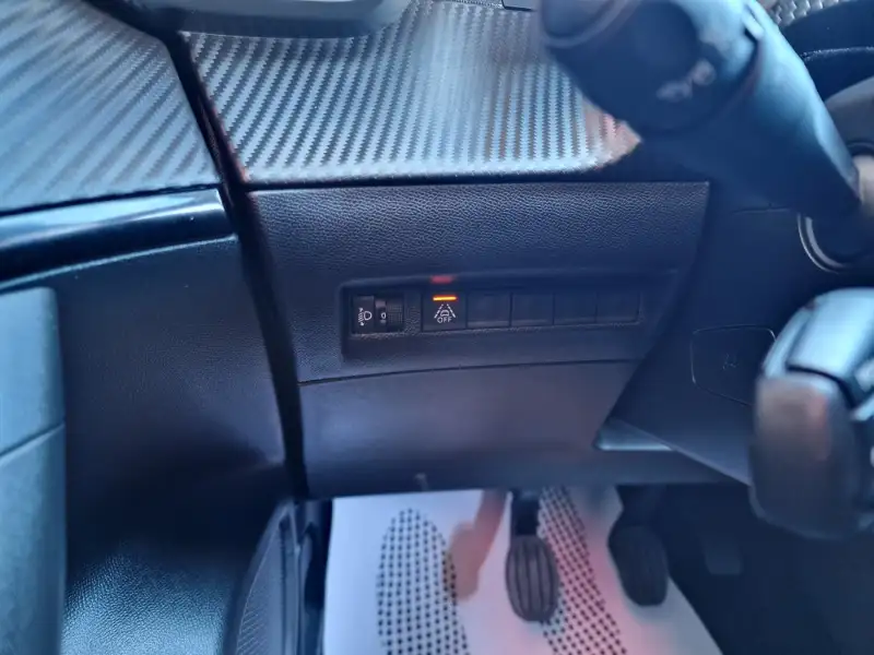 Peugeot 2008 ALLURE Benzin 2022. godište - Slika 27