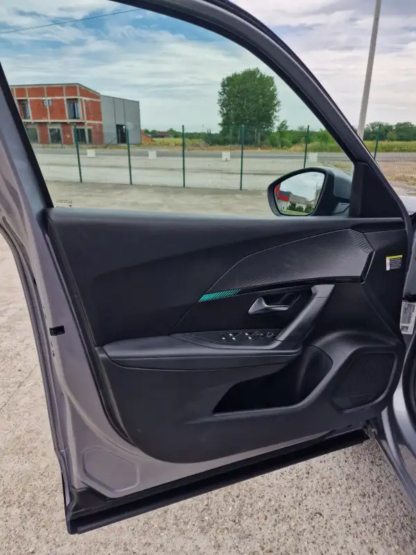 Peugeot 2008 ALLURE 2021. godište - Slika 9
