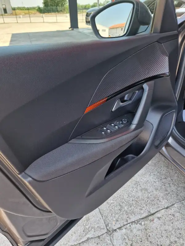 Peugeot 2008 PURETECH 2021. godište - Slika 10