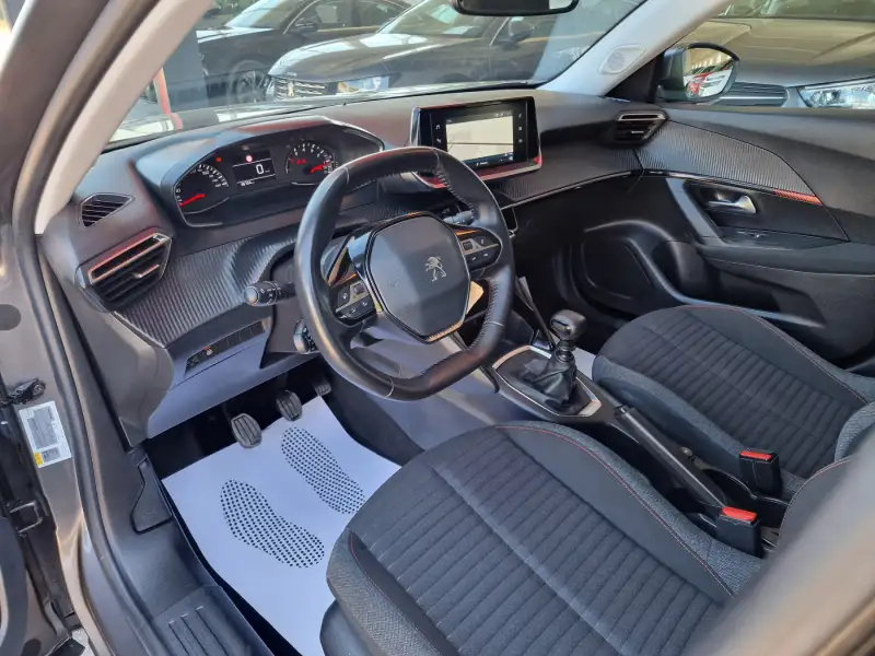 Peugeot 2008 PURETECH 2021. godište - Slika 11