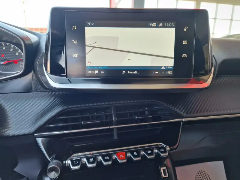 Peugeot 2008 PURETECH 2021. godište - Slika 18
