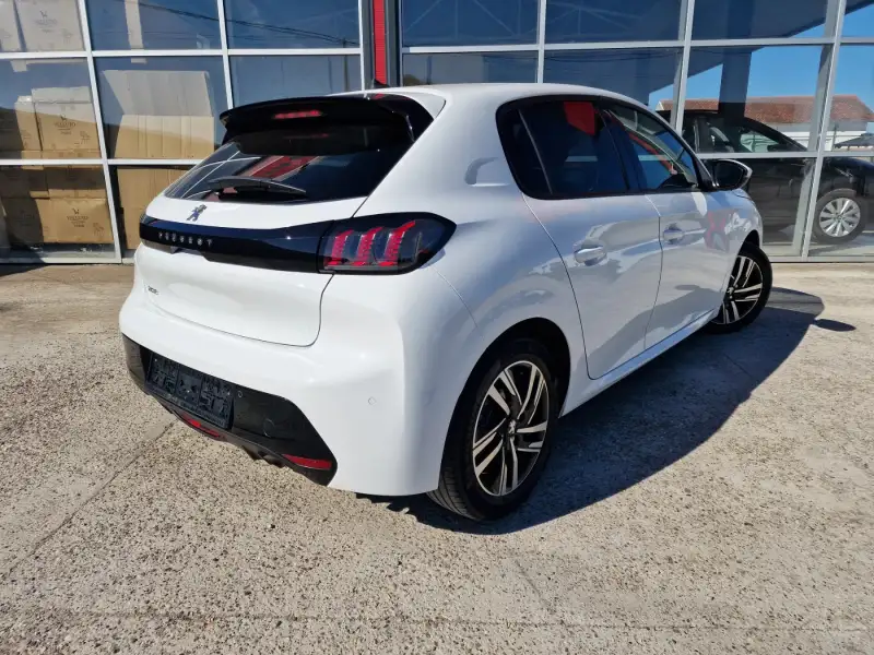 Peugeot 208 ALLURE Benzin 2021. godište - Slika 5