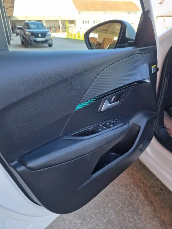 Peugeot 208 ALLURE Benzin 2021. godište - Slika 10