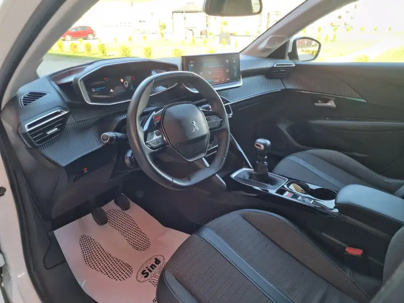 Peugeot 208 ALLURE Benzin 2021. godište - Slika 11